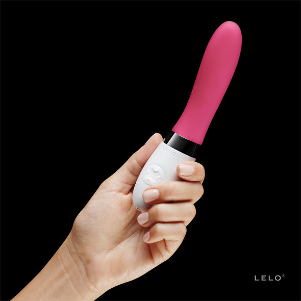 Roze Lelo Liv 2 in een hand, met de vier ronde knoppen op het witte handvat