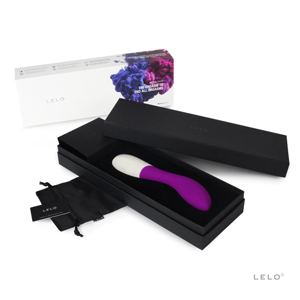 Verpakking, satijnen zakje en de Lelo Mona Wave in deep rose
