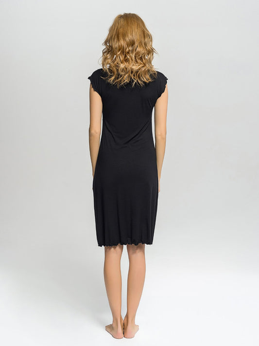 Zijaanzicht van elegante Vanilla nightdress, maat S, toont silhouet en pasvorm