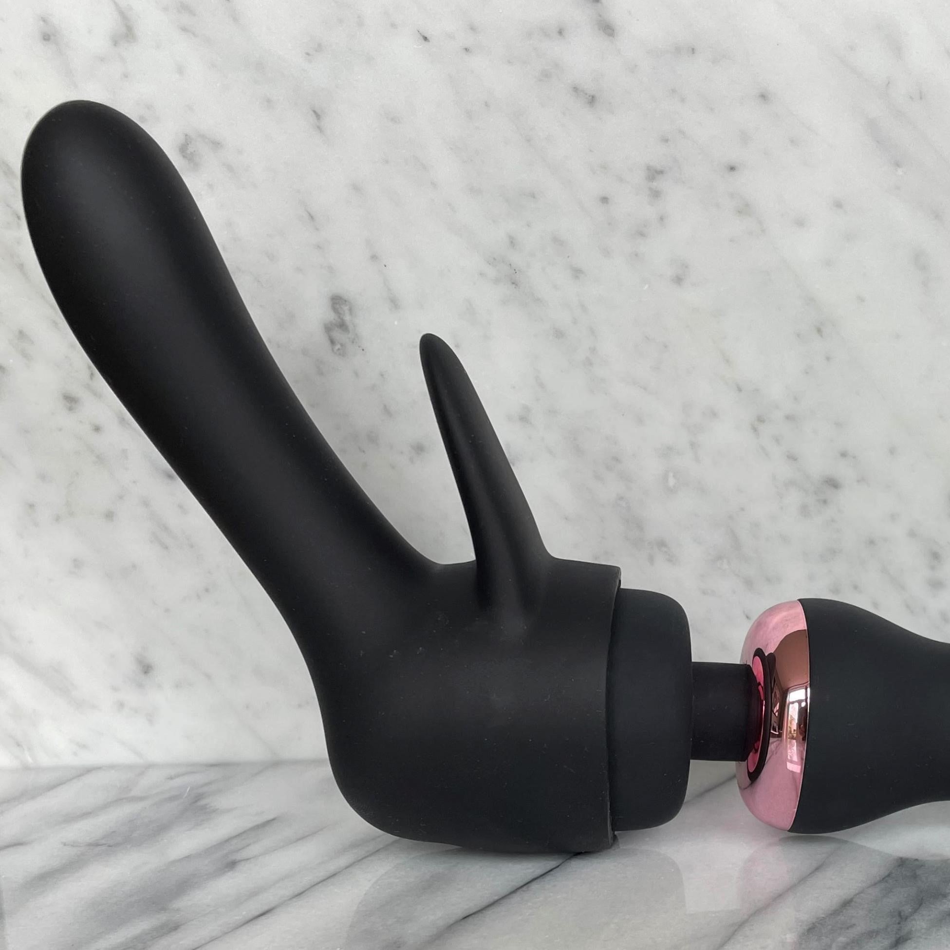 Rabbit opzetstuk van De Paarse Keizerin voor wandmassager Melody en VIM op witte achtergrond