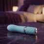 Sfeerbeeld: licht blauwe Flirty mini vibrator liggend op donkerpaars marmer, Pillow Talk