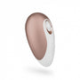 Satisfyer Pro 2 Deluxe achterzijde in roségoud en wit met ronde aan-uitknop en magnetische oplaadpunten