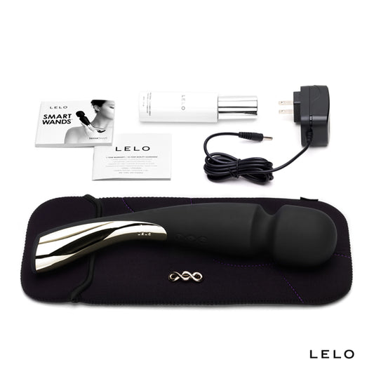 Sfeervolle presentatie van de Lelo Wand Massager Large in elegante setting
