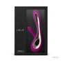 Soraya 2 Lelo luxe verpakking met dieppaarse vibrator zichtbaar achter venster