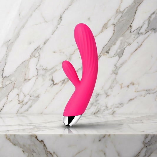 Roze G-spot vibrator met clitorisarm op een marmeren plank, Svakom Angel