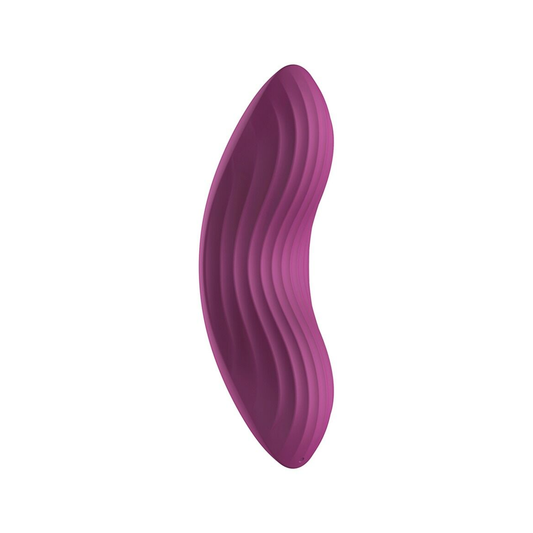 Paarse slipvibrator met golvende ribbels vrijstaand op wit, Svakom Edeny van Svakom