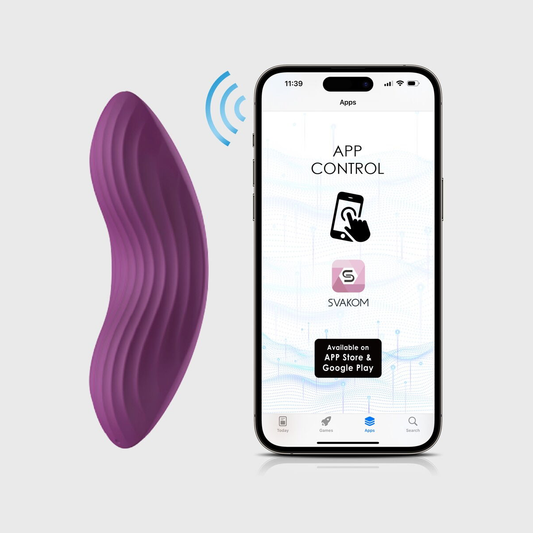 Paarse vibrator naast een smartphone met de bedieningsapp, Svakom Edeny van Svakom