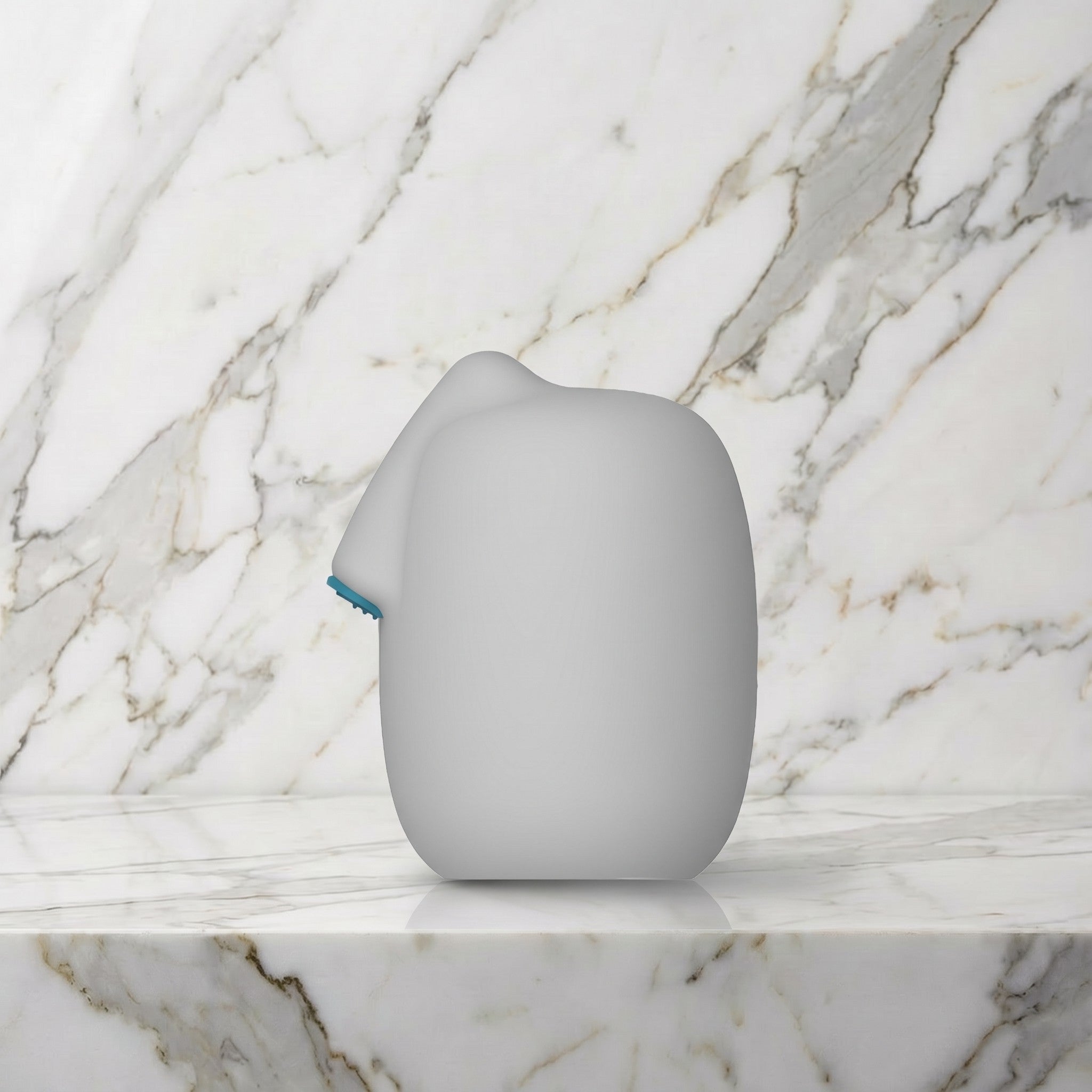 Grijs Vibeggs masturbatie-eitje met turquoise vibrerend staafje op een marmeren plank