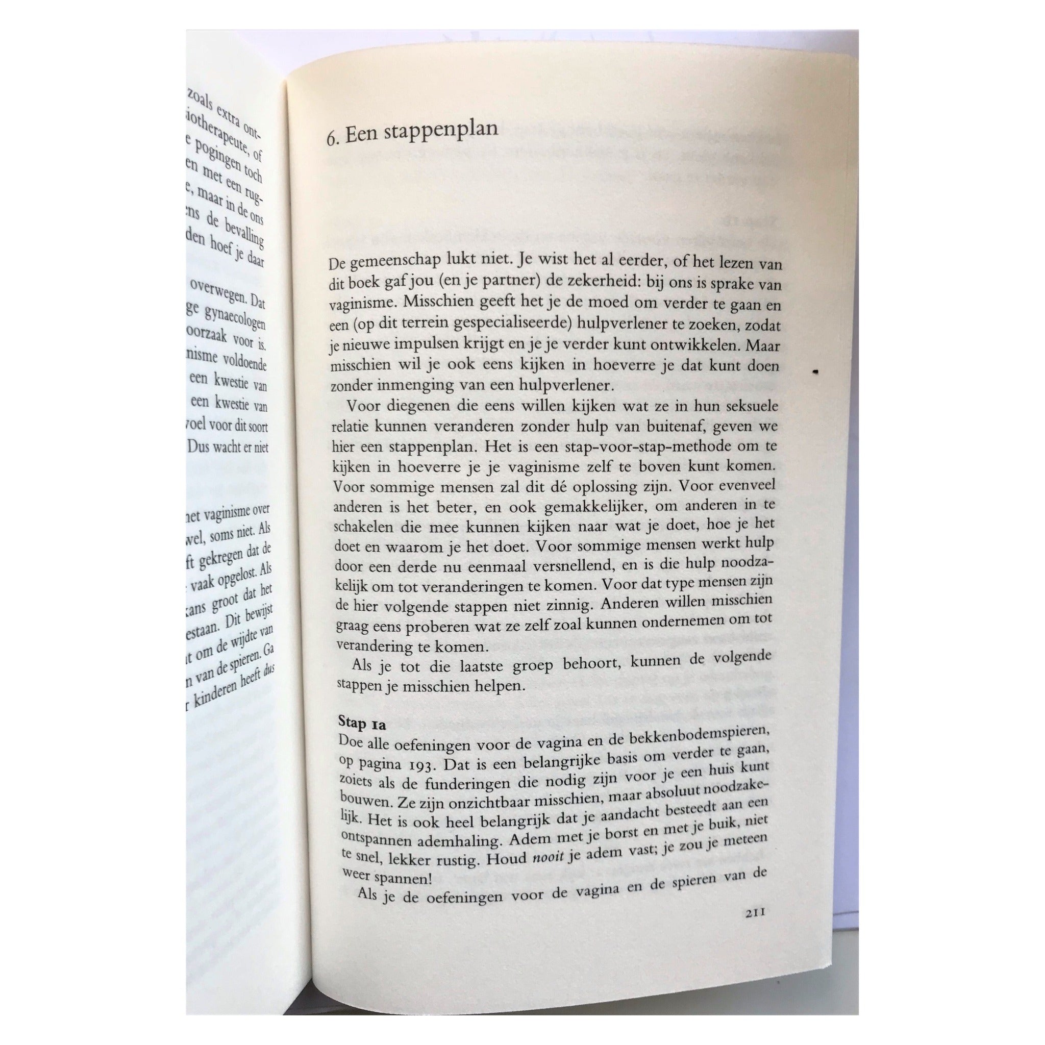 Opengeslagen bladzijde met hoofdstuk 6, Een stappenplan, uit De gesloten vrouw