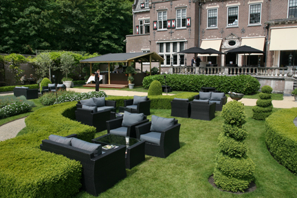 romantisch terras bij kasteel Denk