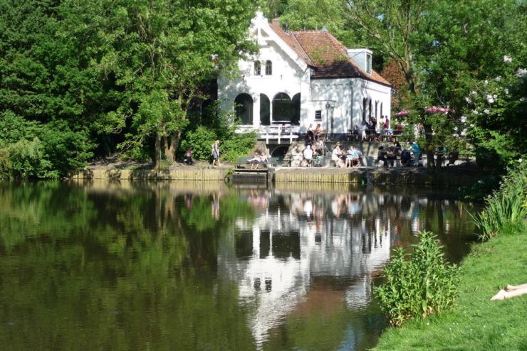 Romantisch terras in Flevopark Amsterdam