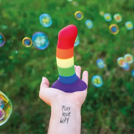 Amor dildo in regenboogkleuren van Fun Factory