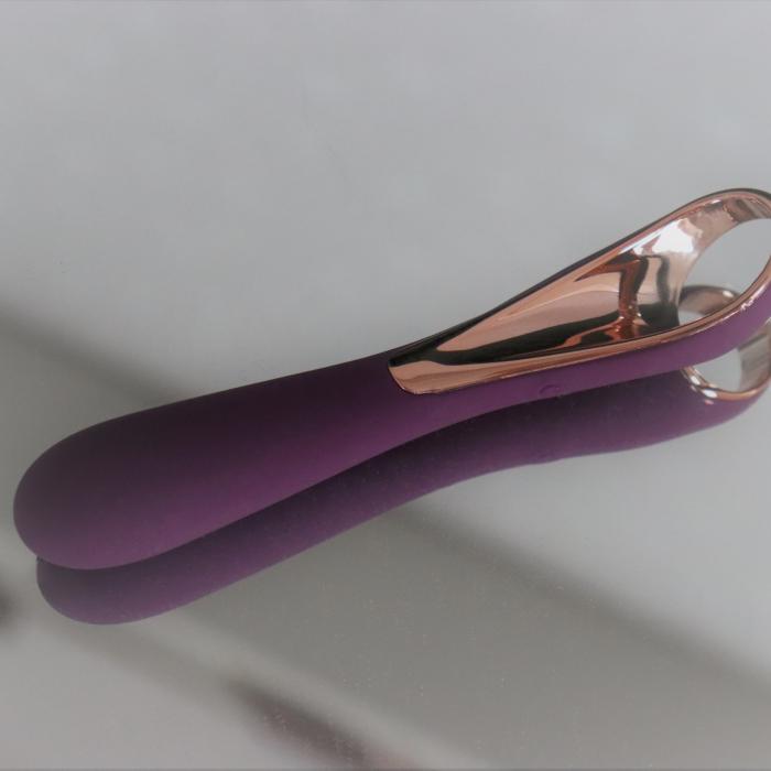 Mila, kleine, discrete stijlvolle vibrator in paars