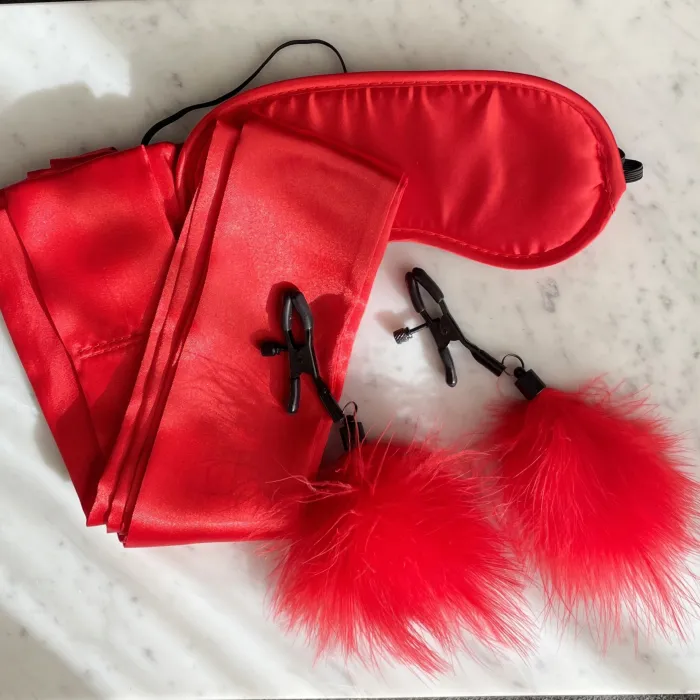 Beginners BDSM setje in passie rood