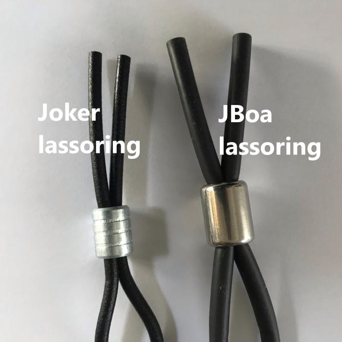 Lassoring Joker vergeleken met Jboa ring (rechts)