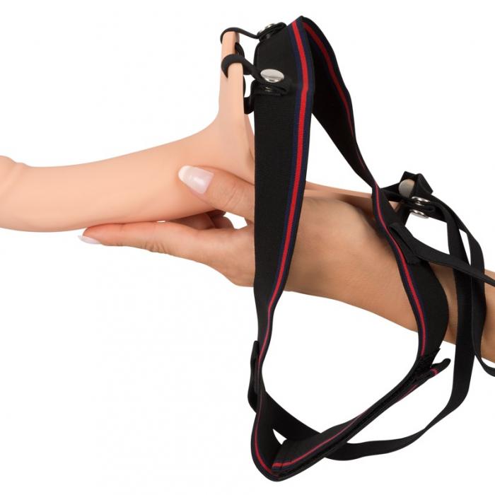 vibrerende strap-on in hand