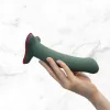 Magnum dildo van Fun Factory, maatje groter in hand